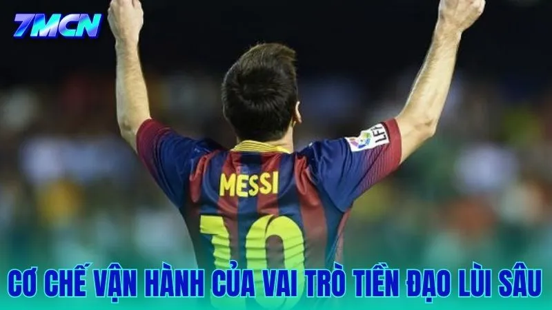 Cách một tiền đạo lùi sâu phá vỡ cấu trúc phòng ngự đối phương